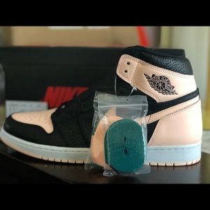 Air Jordan 1 crimson tint Black/Pink OG box